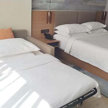 Aurea Central Hotel Phnom Penh Exterior photo