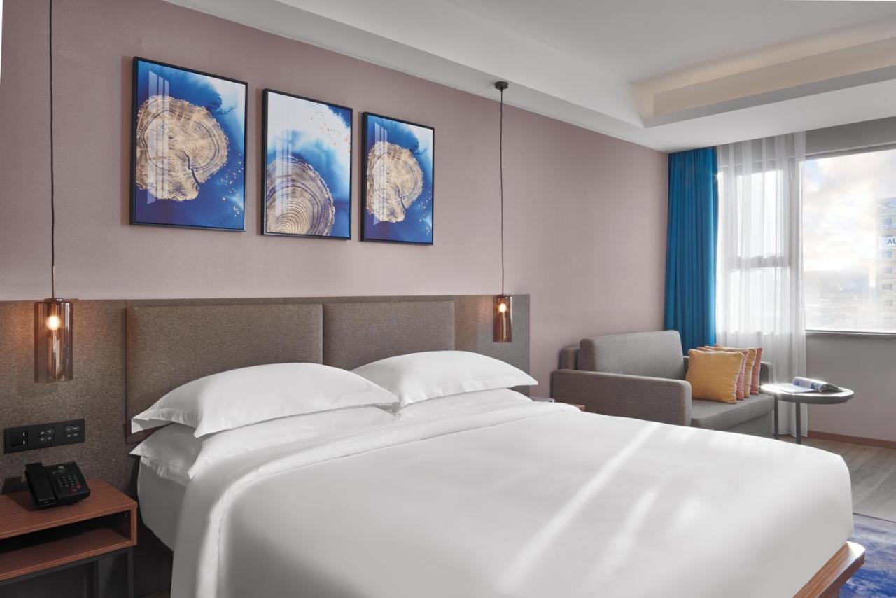 Aurea Central Hotel Phnom Penh Exterior photo
