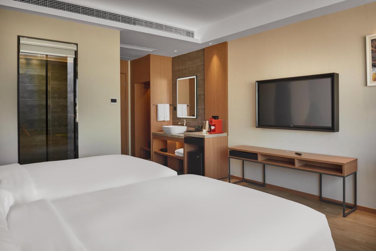 Aurea Central Hotel Phnom Penh Exterior photo