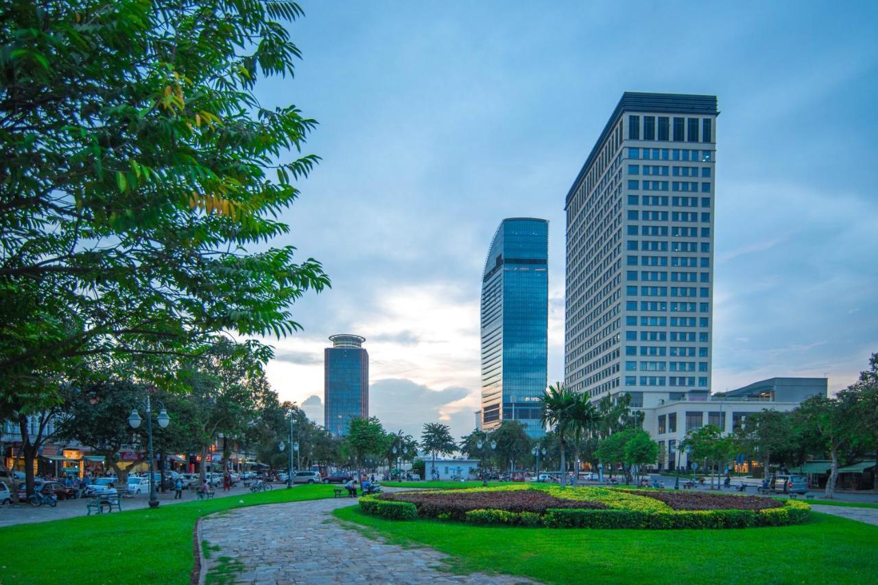 Aurea Central Hotel Phnom Penh Exterior photo